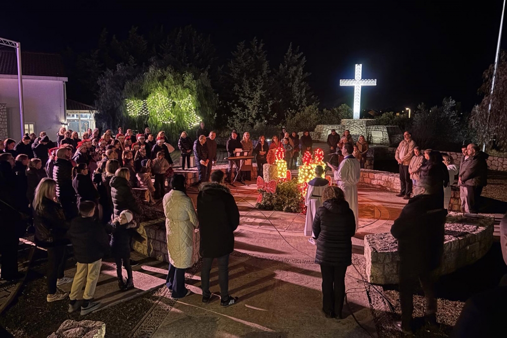 Advent u Mandaljeni; Paljenja 4. adventske svijeće, radionica kolača, nastup klapa Vežilica i Ston
